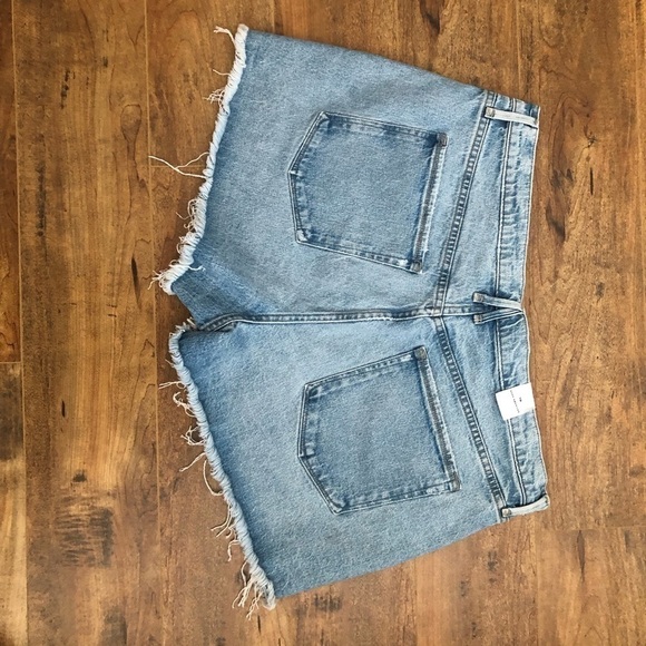 𝅺***NWT*** GOOD AMERICAN Good '90s Denim Shorts - Picture 10 of 13